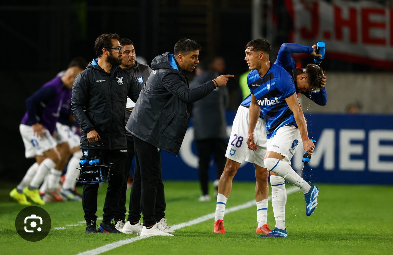 Francisco Troncoso con el plantel en el campo